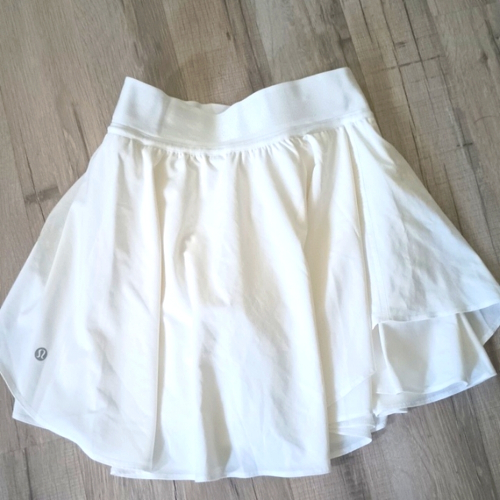 Lululemon white size 2 tennis skirt